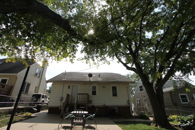 Building Photo - Dreamy 3 Bedroom house in Midtown