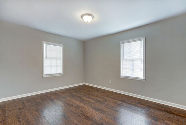 Building Photo - 1724 E 39th St
