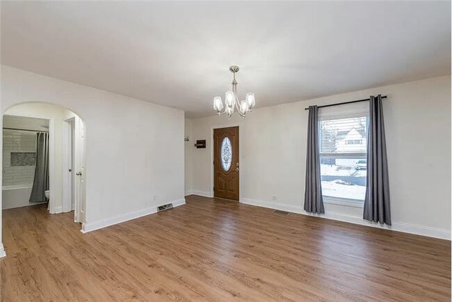 Building Photo - 1902 N Ash St