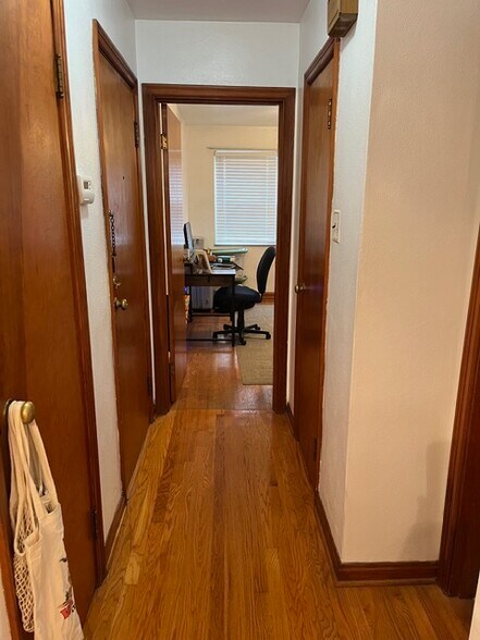 Building Photo - 4609 Jamieson Ave