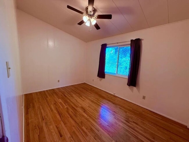 Building Photo - 28 Westwood Way