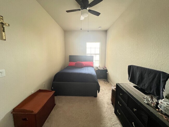 Building Photo - Spectacular Contemporary Style 3 br, 2.5 bath House - Ready for YOU!!