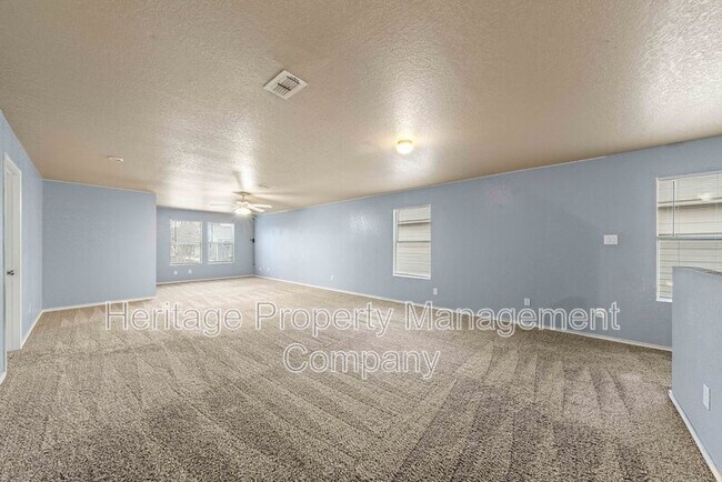 Building Photo - 915 Ridingate Farm