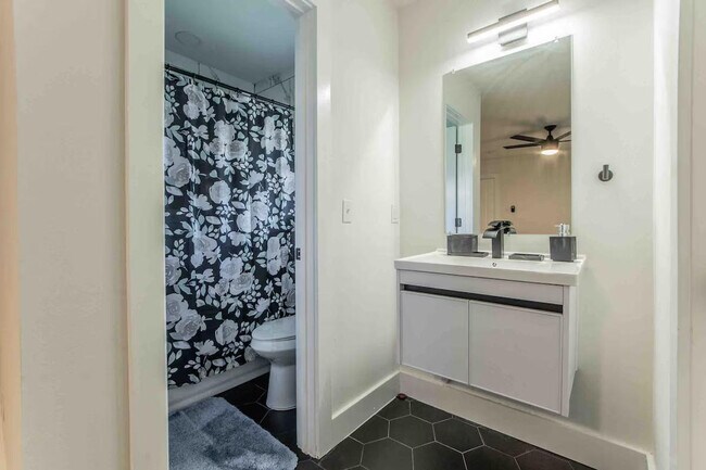 Building Photo - 7500 Rio Pass