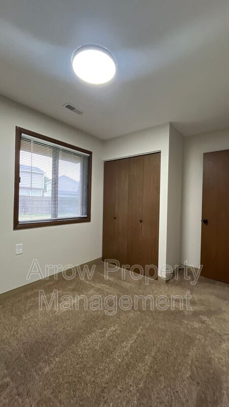 Building Photo - 11141 N 137th St