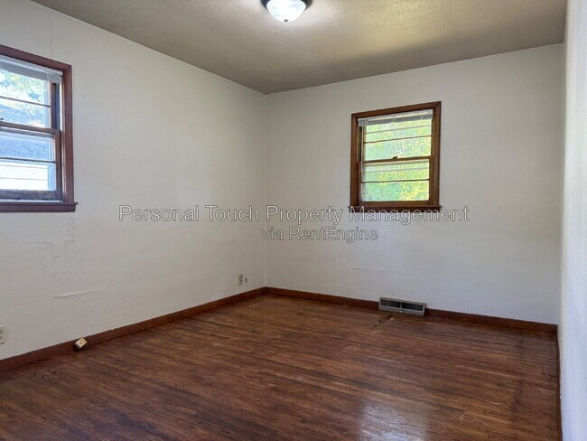 Building Photo - 1818 5th Ave S