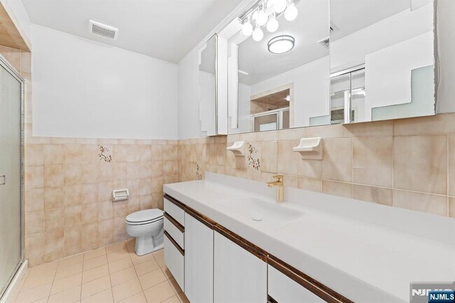Building Photo - 314 palisade