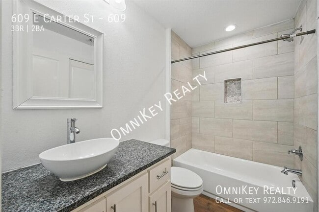 Building Photo - 609 E Carter St