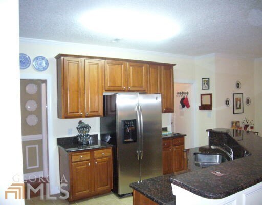 Building Photo - Great location, HOA community, swim/tennis...