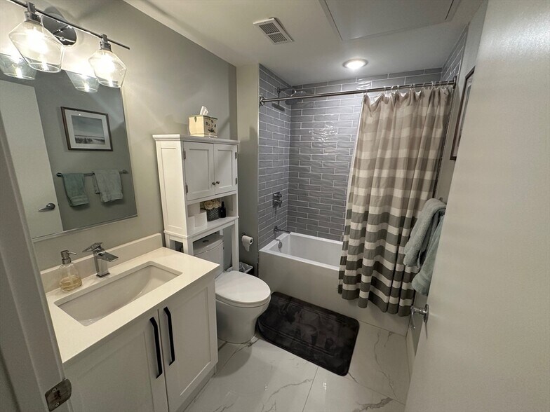 Building Photo - 56 Winship St