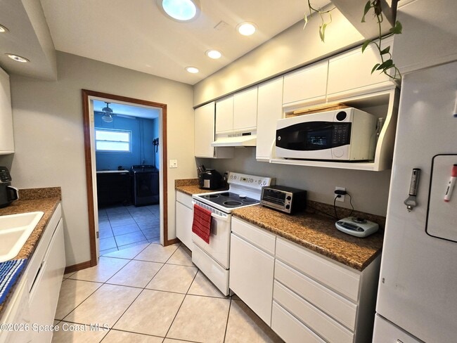 Building Photo - 210 Juniper Ave