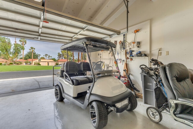 Building Photo - 17 Lugo Dr