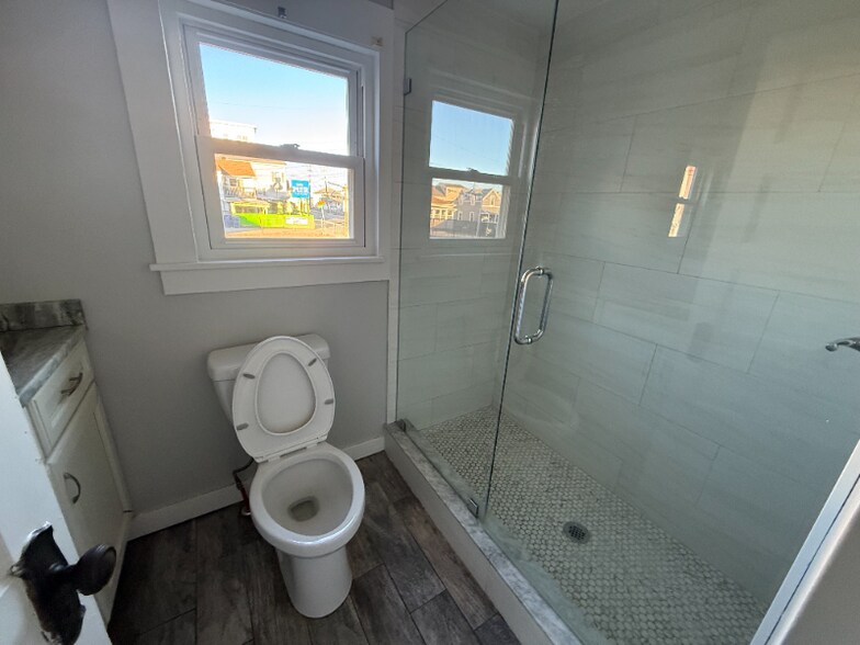 Building Photo - 140 Ashworth Ave