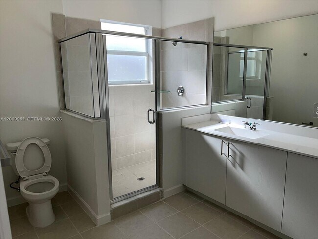 Building Photo - 2679 SE 25th Ter