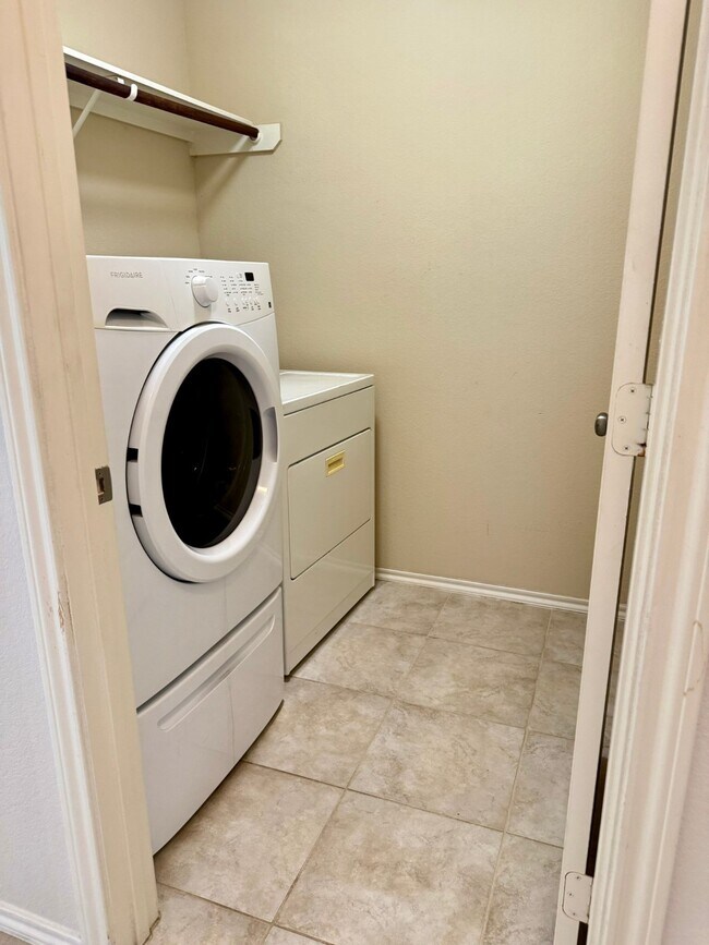 Building Photo - 3643 Goldleaf Trail Dr