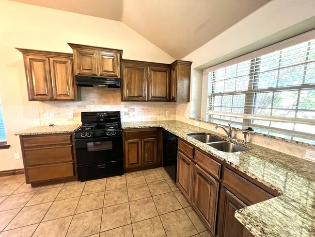 Building Photo - Home in the VALENCIA neighborhood in Edmond!