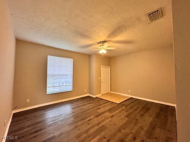 Building Photo - 126 Pine Ln