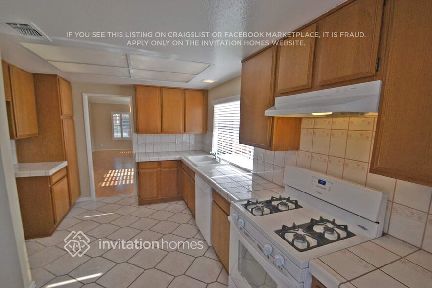 Building Photo - 4475 Kennedy Ct