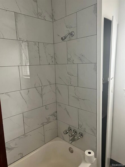 Building Photo - 2925 Helen St