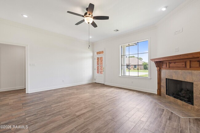Building Photo - 206 Oak Hill Ln