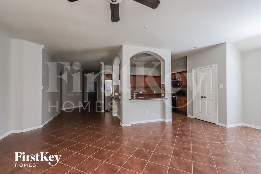 Building Photo - 240 Country Crossing Cir
