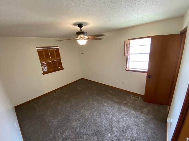 Building Photo - Lovely Brick Home in NW OKC near Lake Hefner