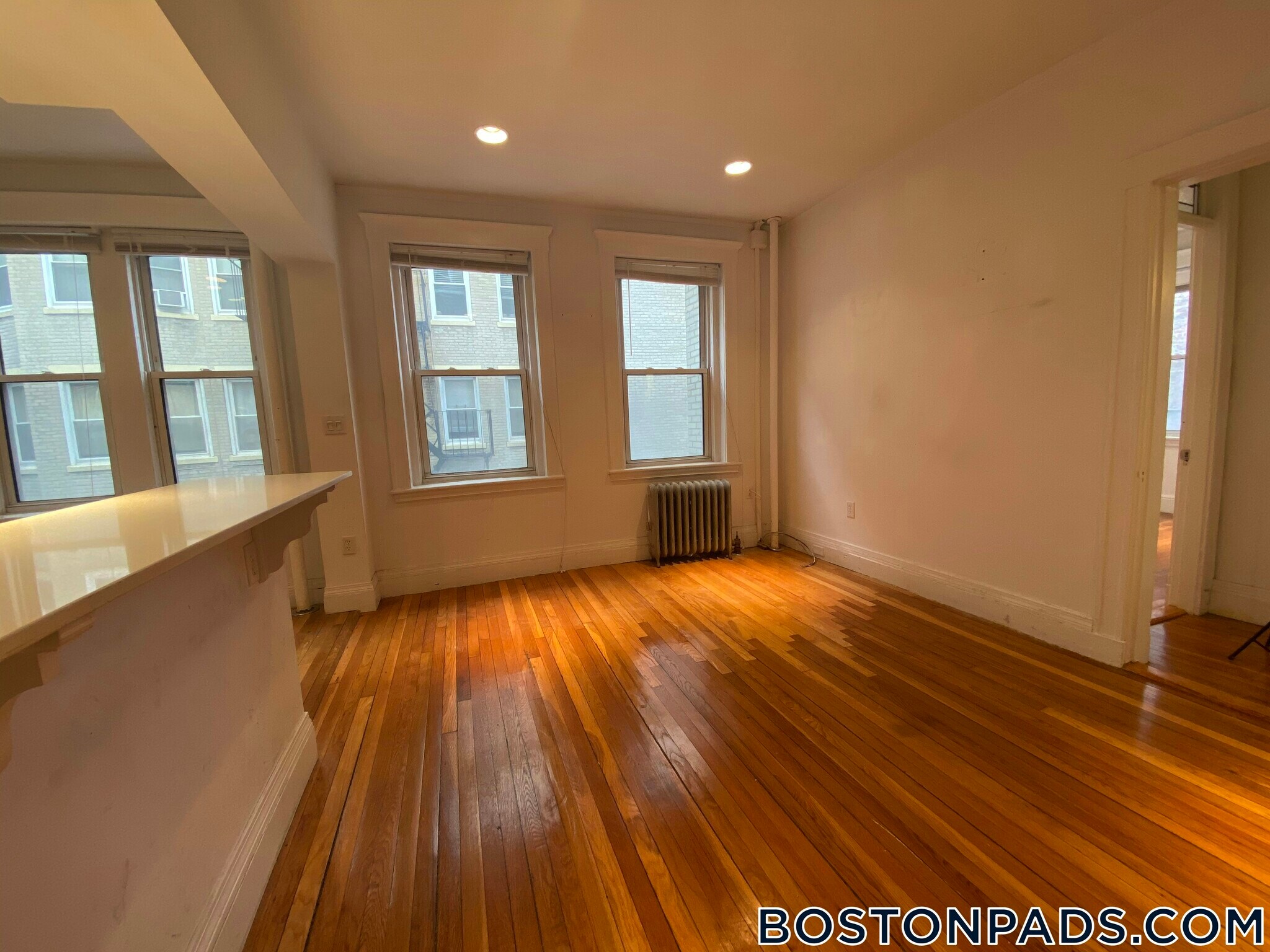 Building Photo - 117 Park Dr
