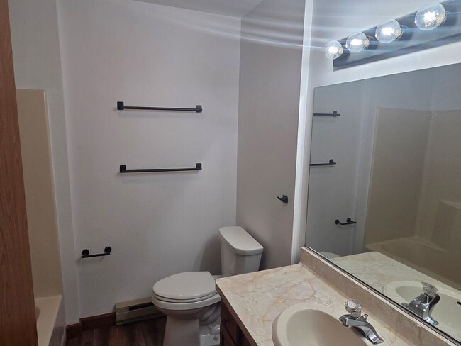 Building Photo - End Unit 2 Bedroom