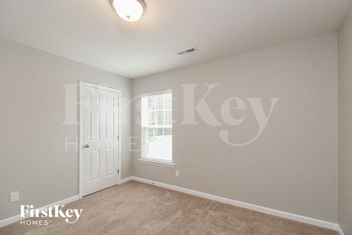 Building Photo - 2194 Longburn Dr