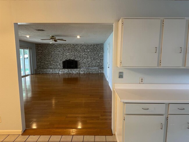 Building Photo - 7504 Northcrest Blvd