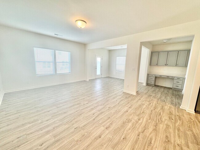 Building Photo - 3 Bedroom paired home with loft and 2 car garage minutes from shopping,  I-40 and I-77 _SPRING SP...