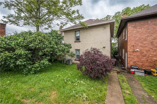 Building Photo - 1244 Hillsdale Ave