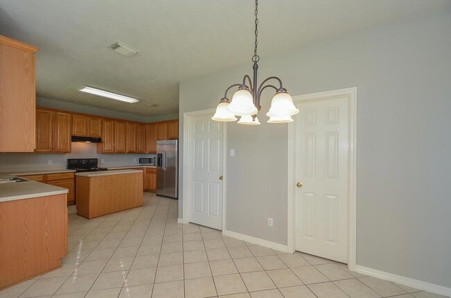 Building Photo - 5961 Whispering Lakes Dr