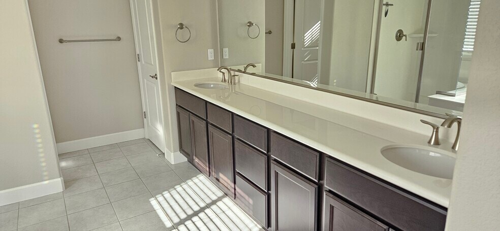 Building Photo - 589 Paseo Verde Dr