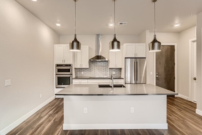 Building Photo - 20 Wilcox St