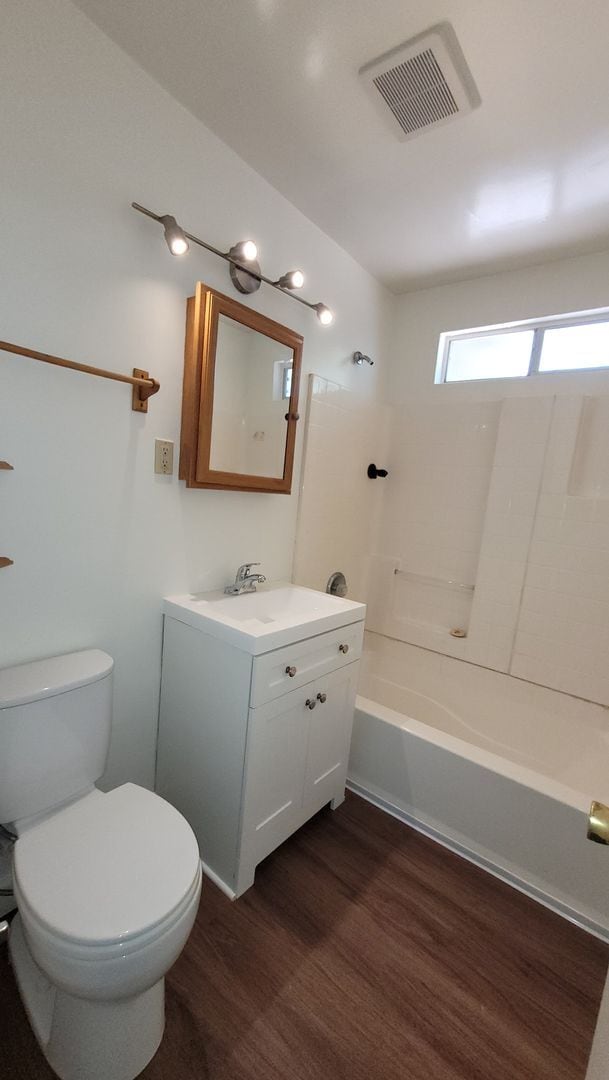 Building Photo - Renovated 2 Bed / 1 Bath