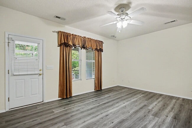 Building Photo - 113 Olde Towne Way