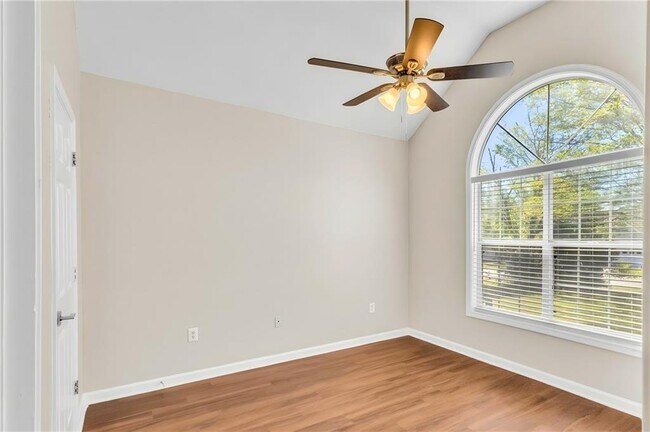 Building Photo - 125 York Ln