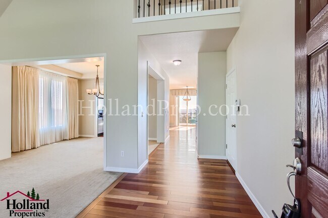 Building Photo - Beautiful 5-Bedroom Retreat with AC, Deck & Breathtaking Views