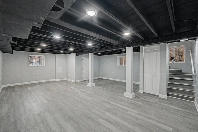 Building Photo - 1511 N Linder Ave