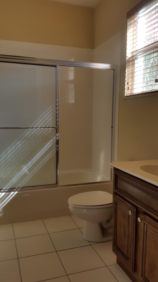 Building Photo - 829 Pipers Cay Dr