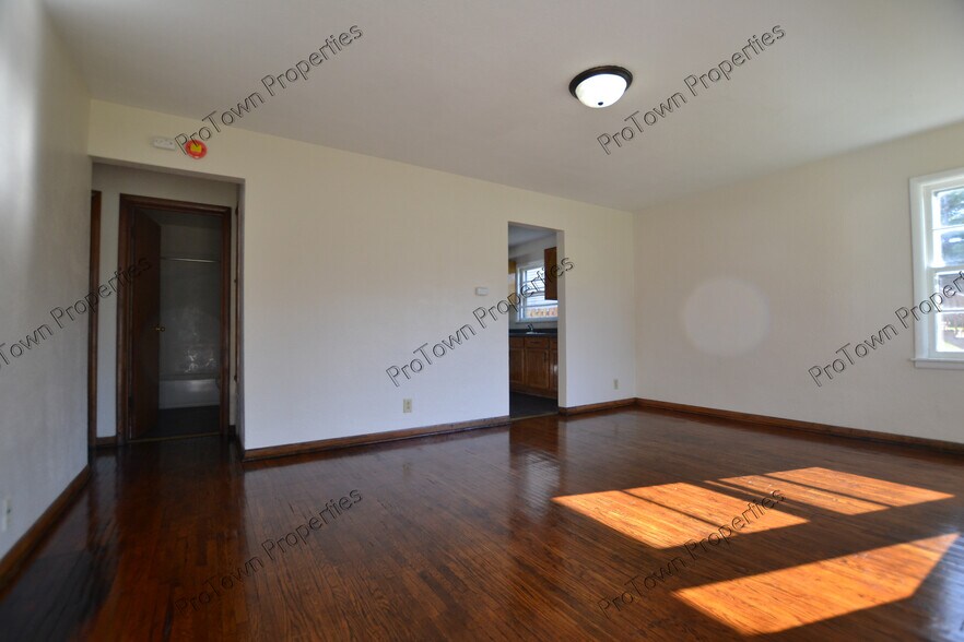 Building Photo - 521 Elmwood Ave