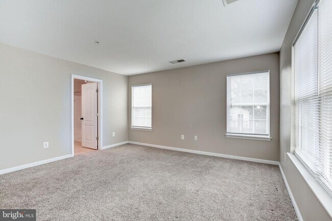 Building Photo - 151 Brynwood St