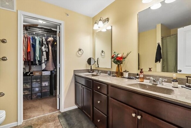 Building Photo - $2,000 | 3 Bedroom, 2.5 Bathroom Town Home | Pets Allowed | Available for August 1st Move-In!
