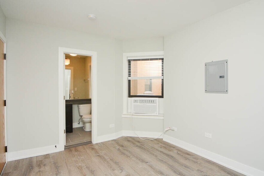 Building Photo - 432.5 W Belden Ave
