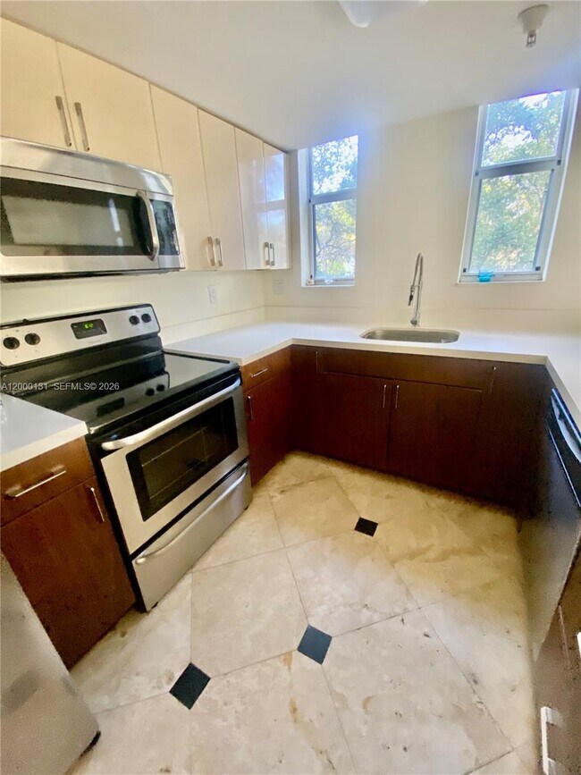 Building Photo - 16590 NE 26th Ave