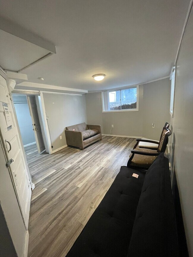 Building Photo - 952 Greenwood Ave