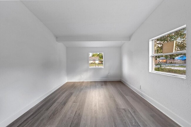 Building Photo - 9604 N 18th St