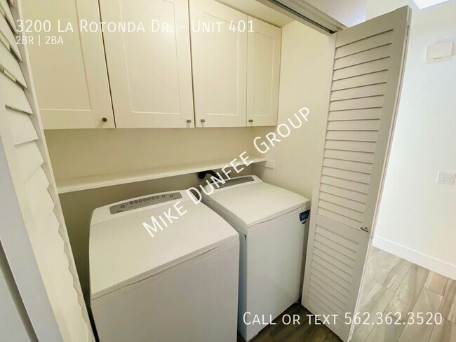 Building Photo - 3200 La Rotonda Dr