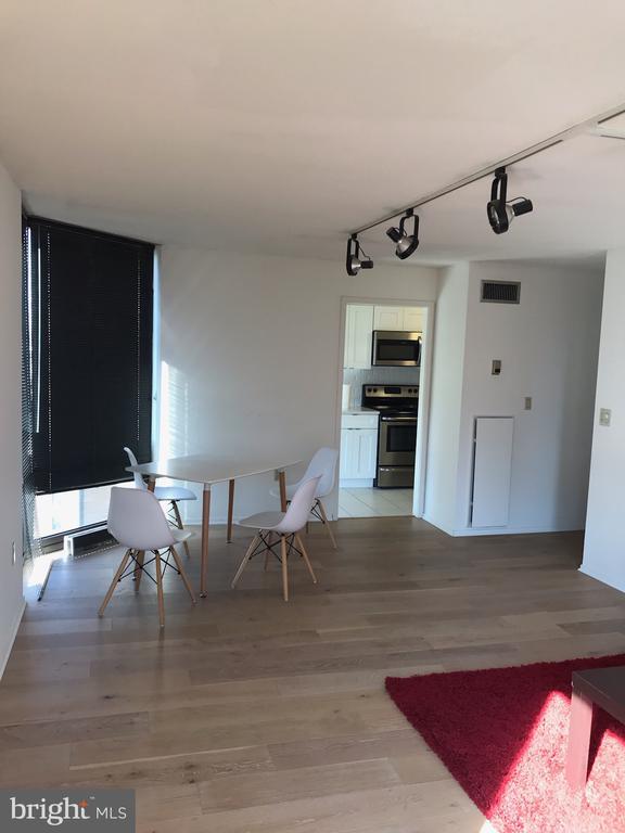 Building Photo - 2020 Walnut St